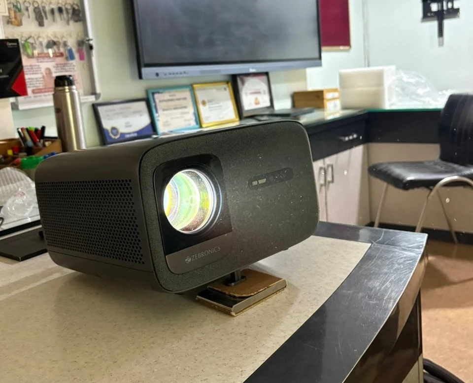 Projector Bhavya Innovation Raipur